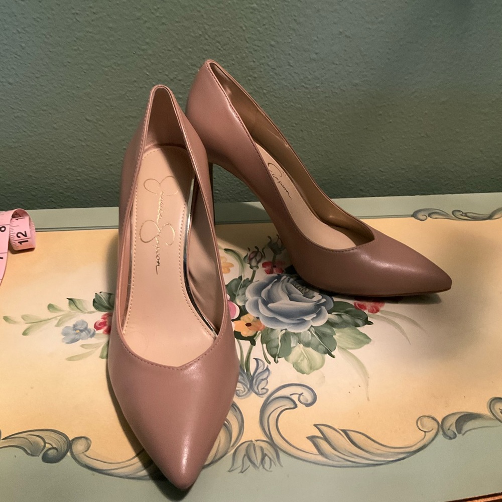 Elegant Nude Pumps